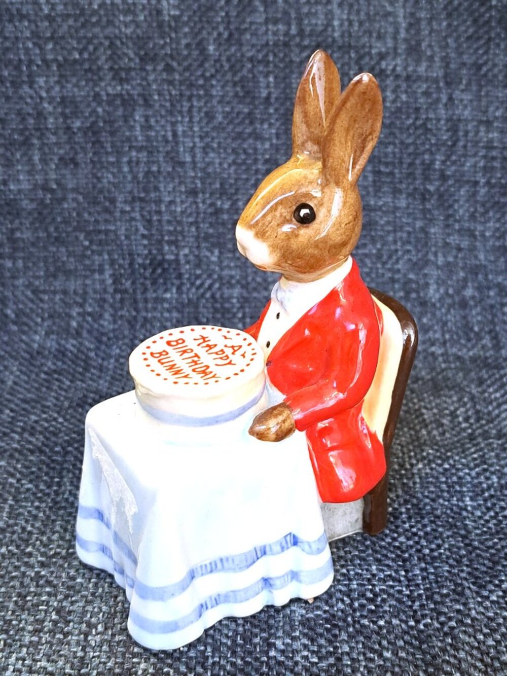 RETIRED ROYAL DOULTON HAPPY BIRTHDAY BUNNYKINS RABBIT FIGURINE SITTING W CAKE
